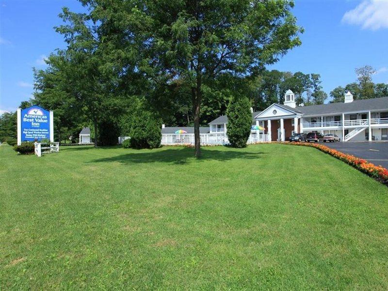 Colony Motel Jamestown Exterior photo
