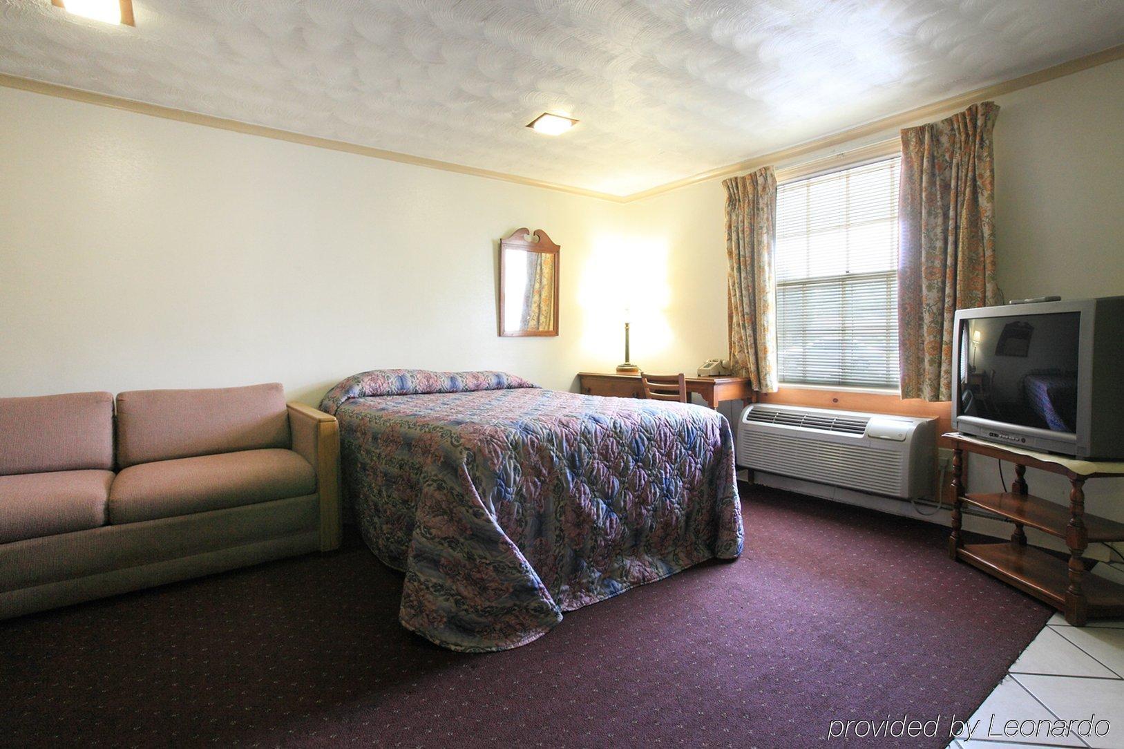 Colony Motel Jamestown Room photo