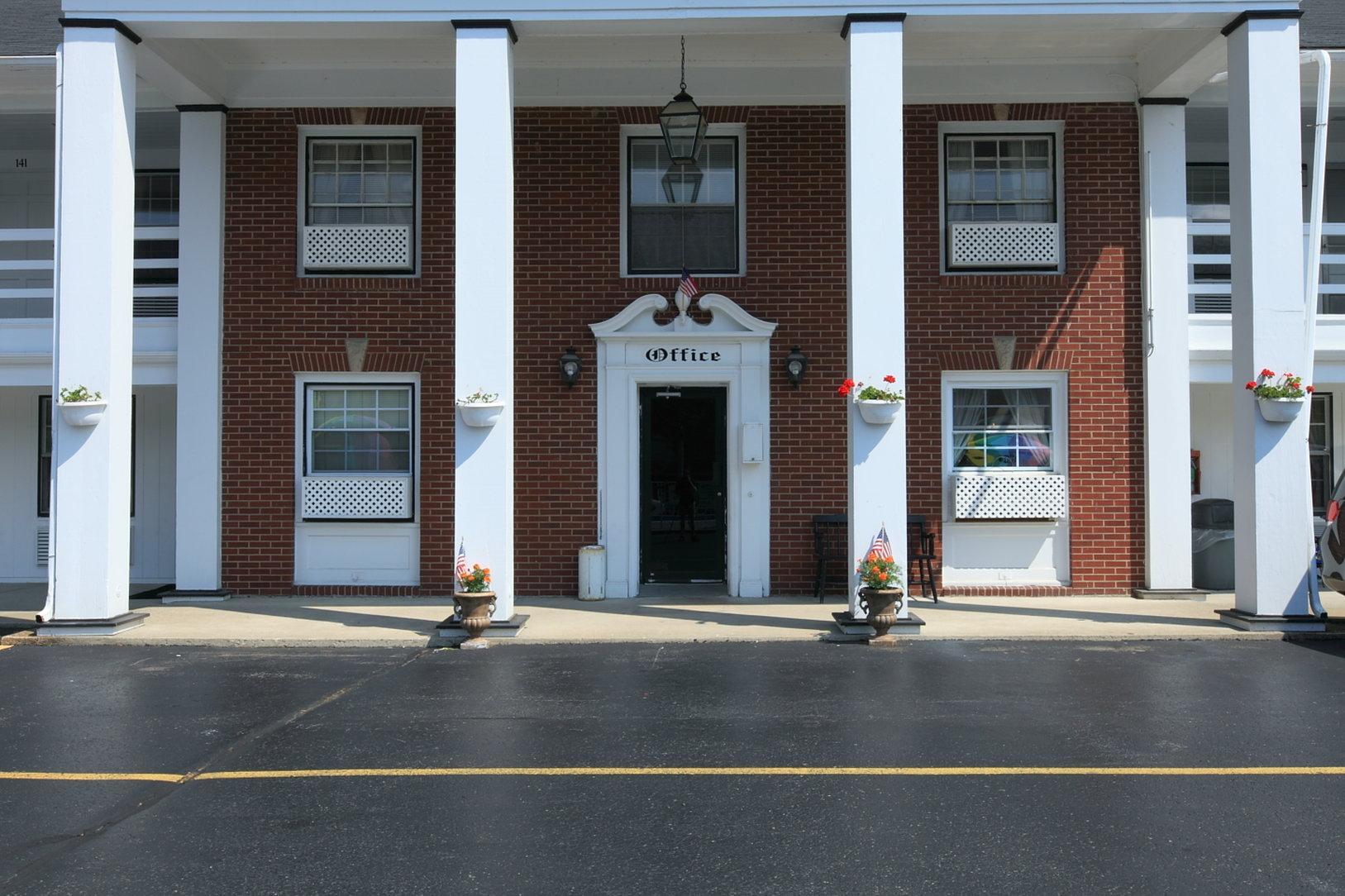 Colony Motel Jamestown Exterior photo
