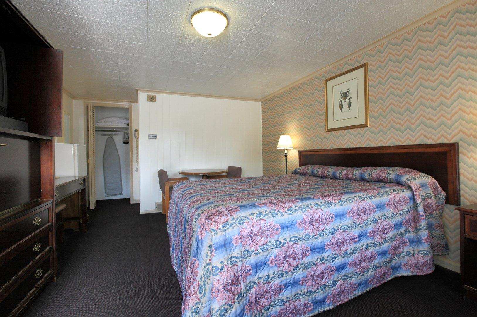 Colony Motel Jamestown Exterior photo