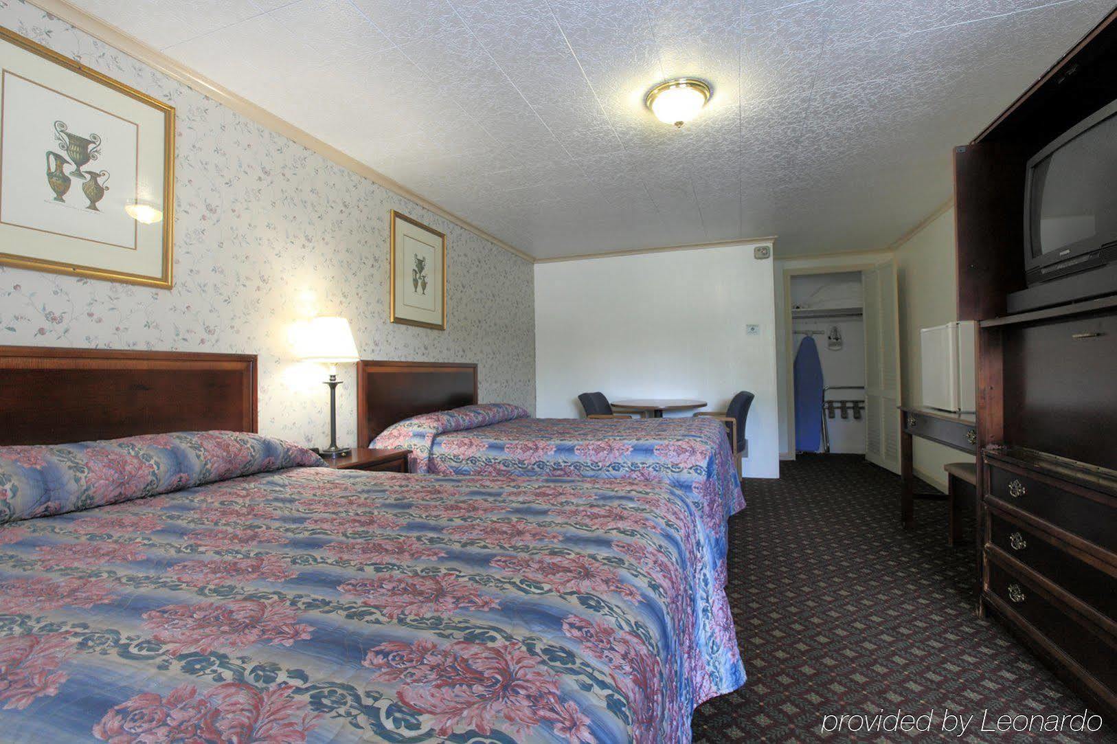 Colony Motel Jamestown Exterior photo